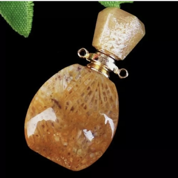 New Chrysanthemum Coral Essential Oils Pendant. - Picture 2 of 3